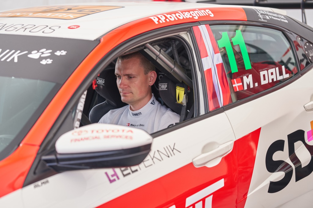 Bliver Night Race afgjort på asfalten eller bag pitmuren?
(Foto: Stump Foto)